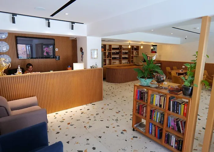 Armar فندق ساراندا